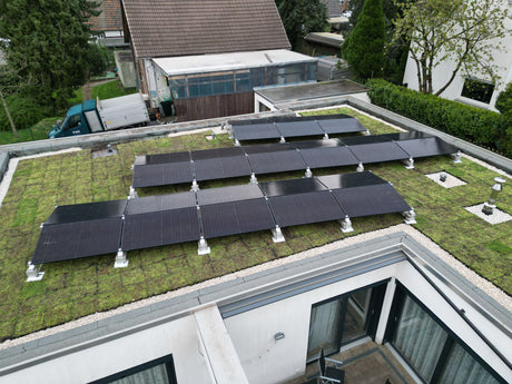 Grüne Energie auf neuen Höhen: Unsere PV-Anlage auf dem Gründach